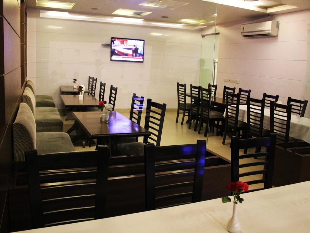 Oyo Premium Kaushambi Hotel Indirapuram Eksteriør billede