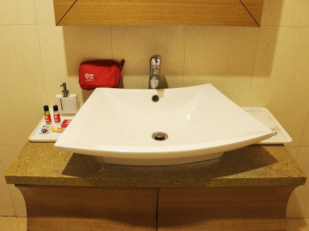 Oyo Premium Kaushambi Hotel Indirapuram Eksteriør billede