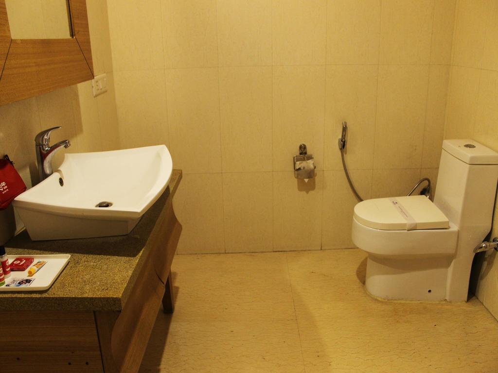 Oyo Premium Kaushambi Hotel Indirapuram Eksteriør billede